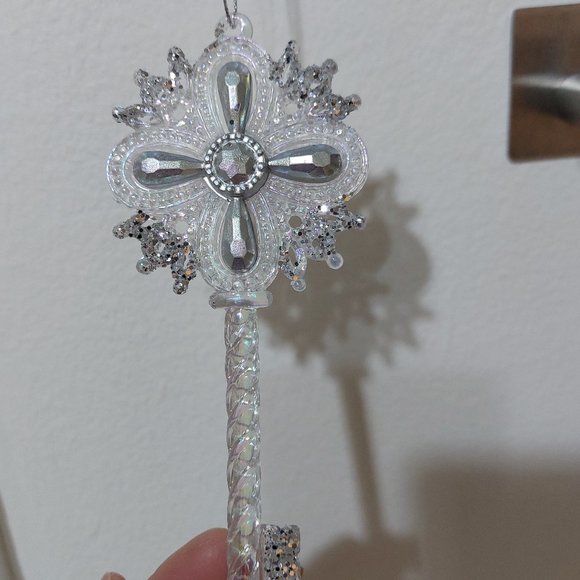 Glittering Key Cross Xmas Ornament - Picture 3 of 5